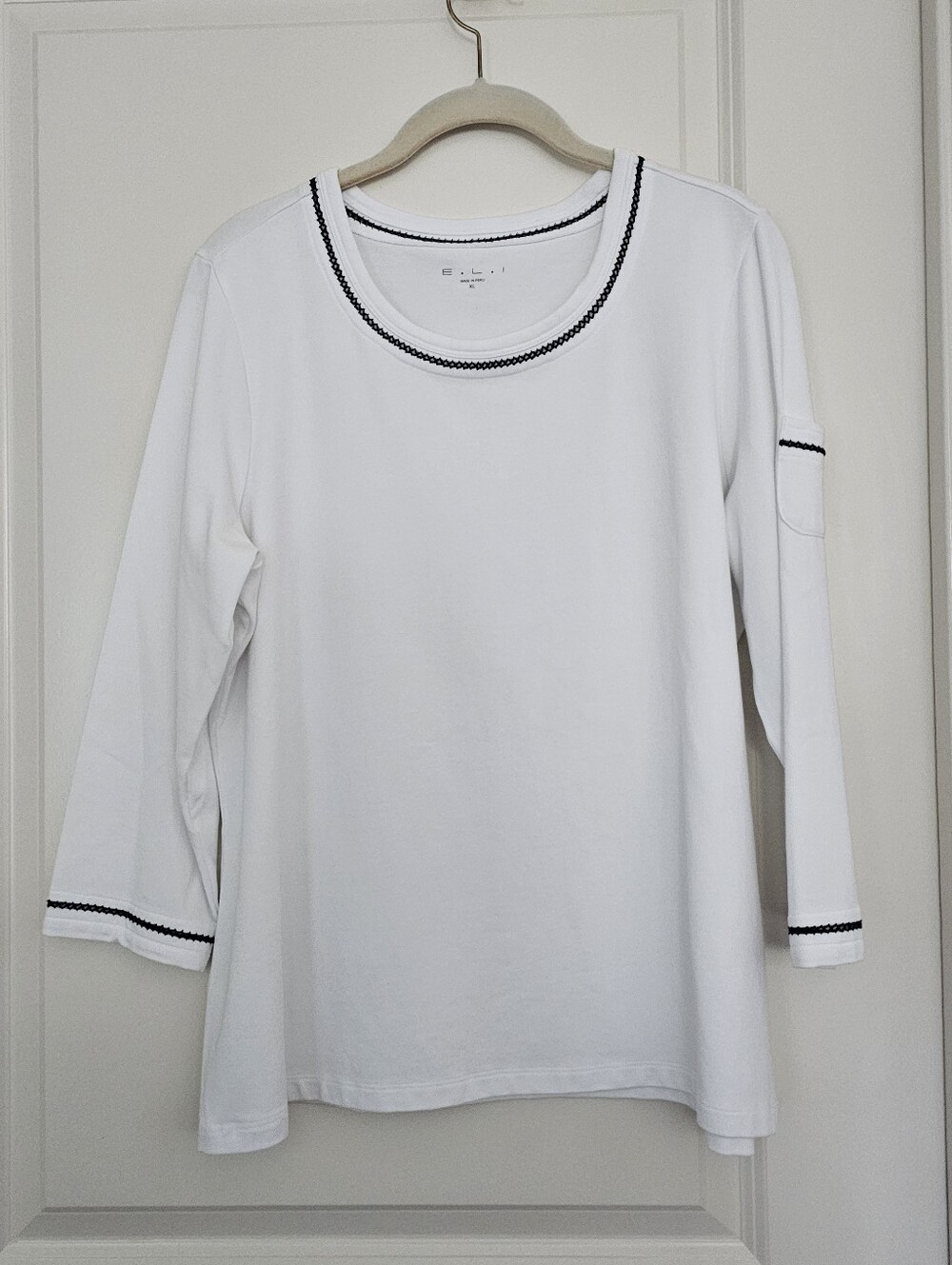 Never Worn - E.L.I. - White Top - Size XL